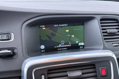 Volvo V60 Cross Country 2.0 D3 Momentum Business | Trekhaak | Navigatie | Cruise Control | Parkeersensoren | 18 Inch