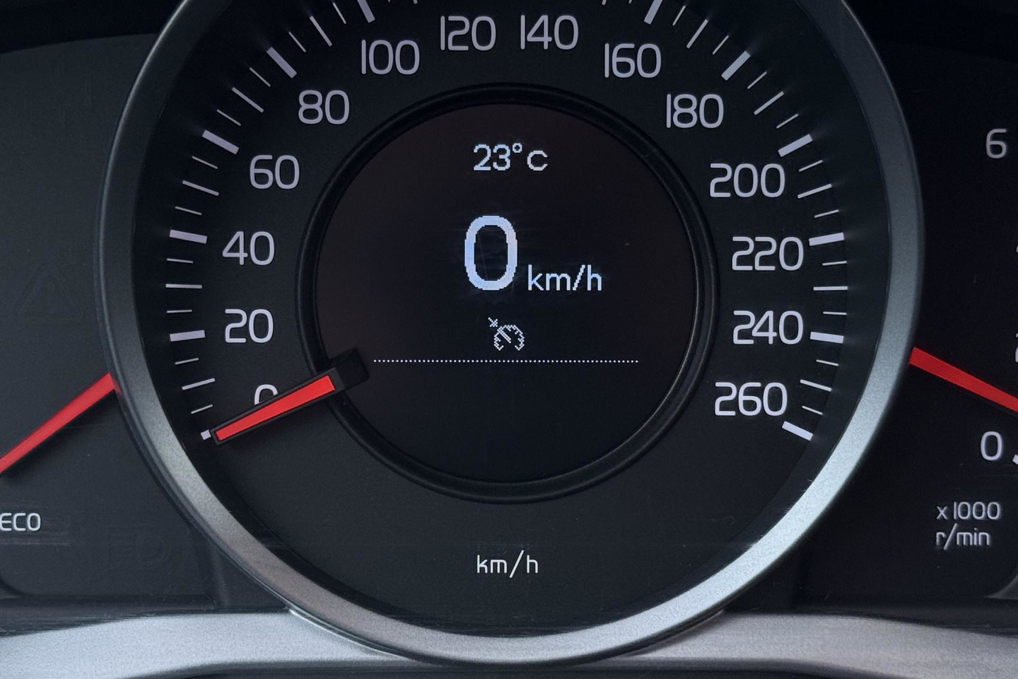 Volvo V60 Cross Country 2.0 D3 Momentum Business | Trekhaak | Navigatie | Cruise Control | Parkeersensoren | 18 Inch