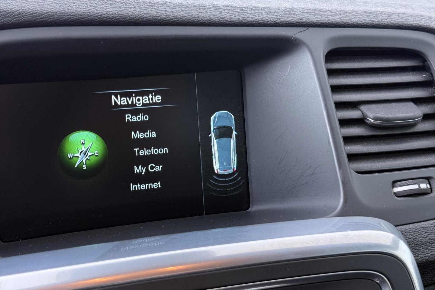 Volvo V60 Cross Country 2.0 D3 Momentum Business | Trekhaak | Navigatie | Cruise Control | Parkeersensoren | 18 Inch