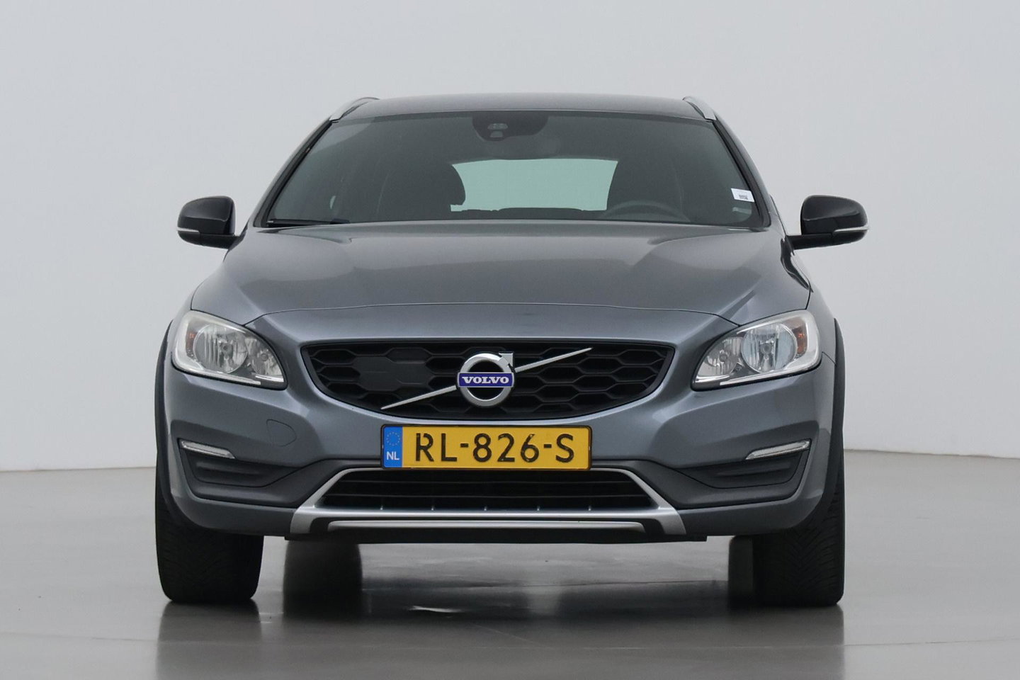 Volvo V60 Cross Country 2.0 D3 Momentum Business | Trekhaak | Navigatie | Cruise Control | Parkeersensoren | 18 Inch