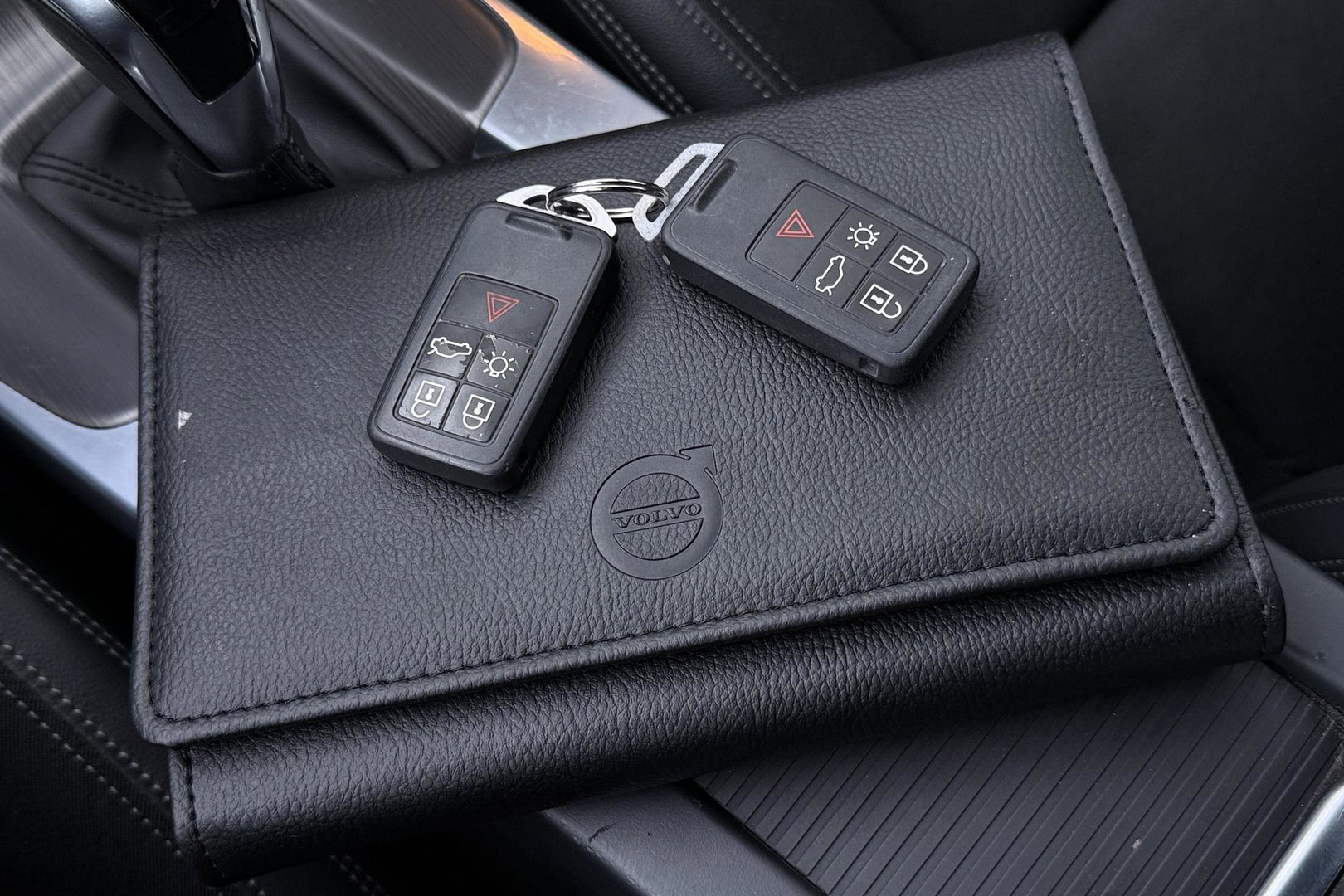 Volvo V60 Cross Country 2.0 D3 Momentum Business | Trekhaak | Navigatie | Cruise Control | Parkeersensoren | 18 Inch