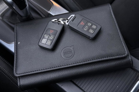 Volvo V60 Cross Country 2.0 D3 Momentum Business | Trekhaak | Navigatie | Cruise Control | Parkeersensoren | 18 Inch