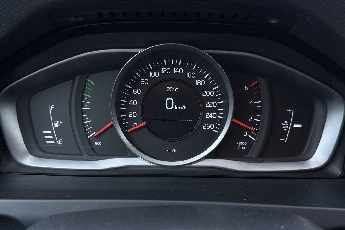 Volvo V60 Cross Country 2.0 D3 Momentum Business | Trekhaak | Navigatie | Cruise Control | Parkeersensoren | 18 Inch