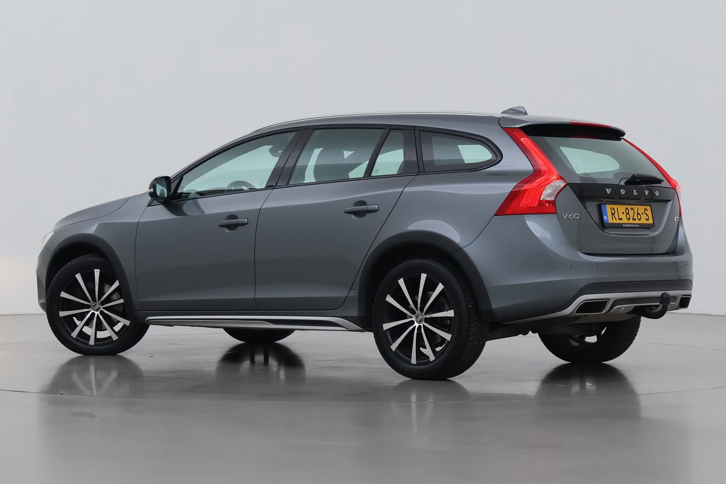 Volvo V60 Cross Country 2.0 D3 Momentum Business | Trekhaak | Navigatie | Cruise Control | Parkeersensoren | 18 Inch