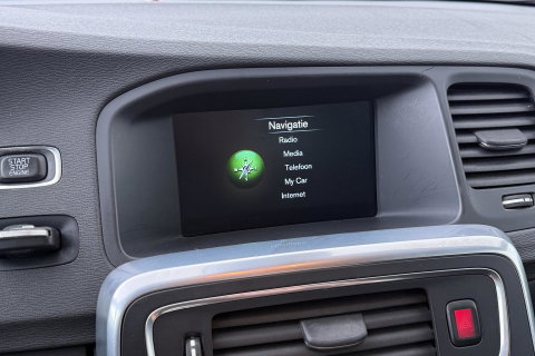 Volvo V60 Cross Country 2.0 D3 Momentum Business | Trekhaak | Navigatie | Cruise Control | Parkeersensoren | 18 Inch