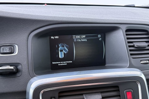 Volvo V60 Cross Country 2.0 D3 Momentum Business | Trekhaak | Navigatie | Cruise Control | Parkeersensoren | 18 Inch