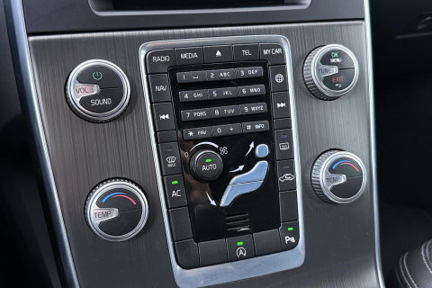 Volvo V60 Cross Country 2.0 D3 Momentum Business | Trekhaak | Navigatie | Cruise Control | Parkeersensoren | 18 Inch