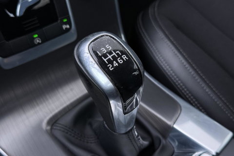 Volvo V60 Cross Country 2.0 D3 Momentum Business | Trekhaak | Navigatie | Cruise Control | Parkeersensoren | 18 Inch