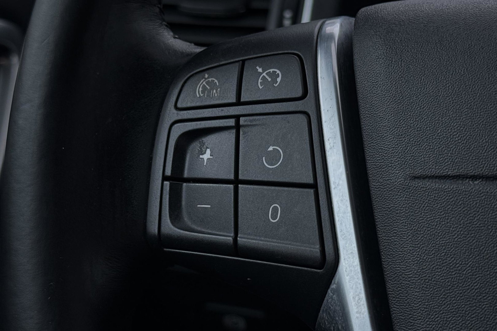 Volvo V60 Cross Country 2.0 D3 Momentum Business | Trekhaak | Navigatie | Cruise Control | Parkeersensoren | 18 Inch