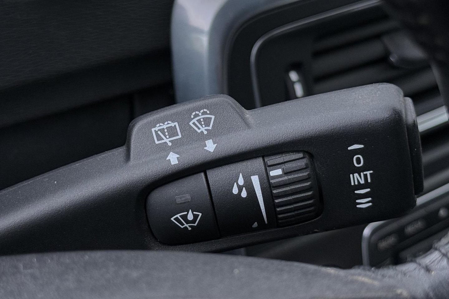 Volvo V60 Cross Country 2.0 D3 Momentum Business | Trekhaak | Navigatie | Cruise Control | Parkeersensoren | 18 Inch