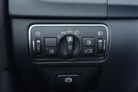 Volvo V60 Cross Country 2.0 D3 Momentum Business | Trekhaak | Navigatie | Cruise Control | Parkeersensoren | 18 Inch