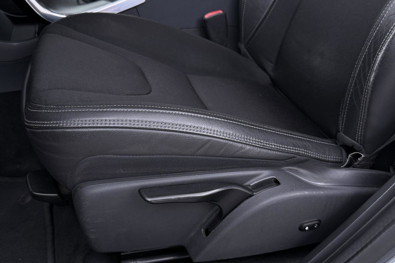 Volvo V60 Cross Country 2.0 D3 Momentum Business | Trekhaak | Navigatie | Cruise Control | Parkeersensoren | 18 Inch