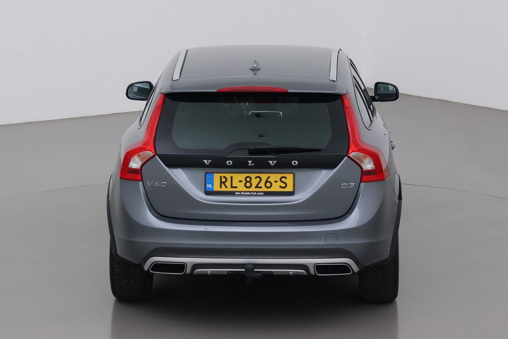Volvo V60 Cross Country 2.0 D3 Momentum Business | Trekhaak | Navigatie | Cruise Control | Parkeersensoren | 18 Inch