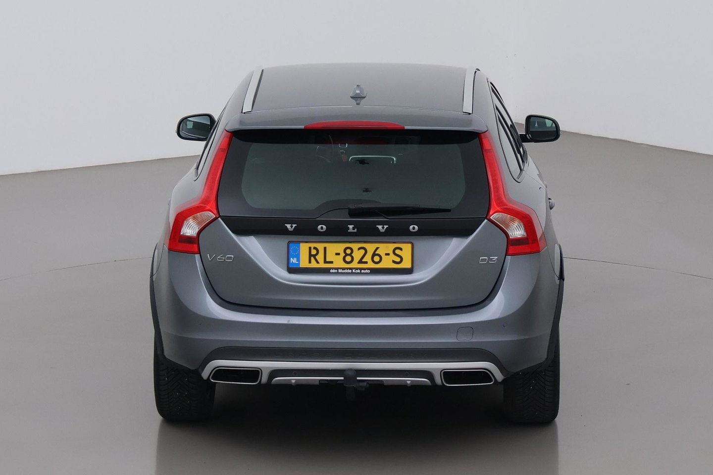 Volvo V60 Cross Country 2.0 D3 Momentum Business | Trekhaak | Navigatie | Cruise Control | Parkeersensoren | 18 Inch