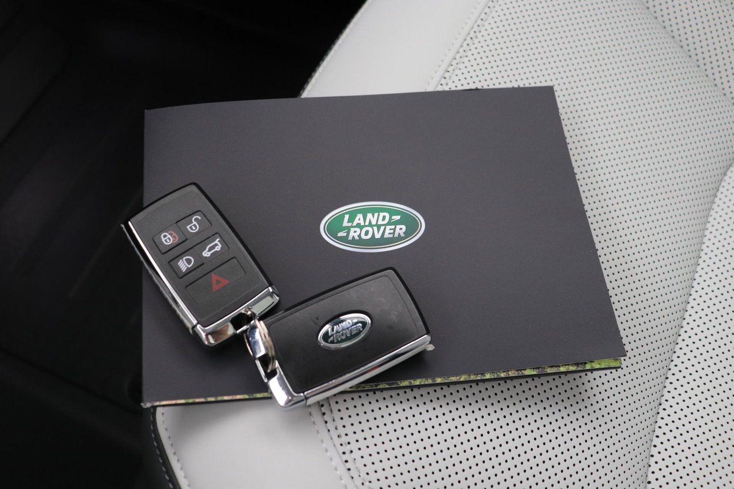 Land Rover Defender 2.0 P300e 110 X-Dynamic SE | FACELIFT | ACC | Panoramadak | ClearSight | Stoel+Stuurverwarming | Trekhaak