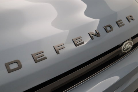 Land Rover Defender 2.0 P300e 110 X-Dynamic SE | FACELIFT | ACC | Panoramadak | ClearSight | Stoel+Stuurverwarming | Trekhaak