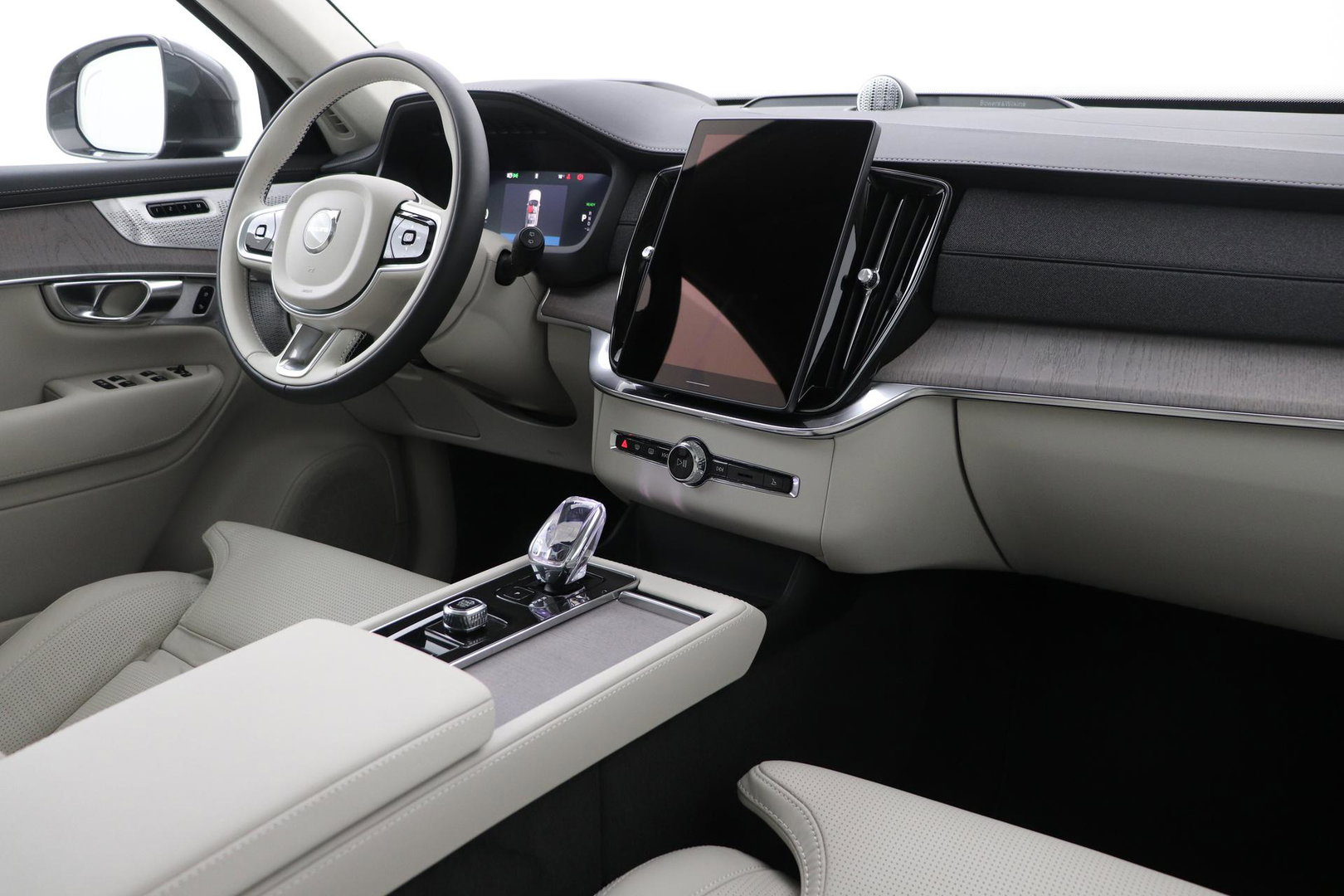 Volvo XC90 T8 Plug-in hybrid Ultra Dark | Luchtvering | Bowers&Wilkins | Trekhaak | Massage+Ventilatie | Head-Up