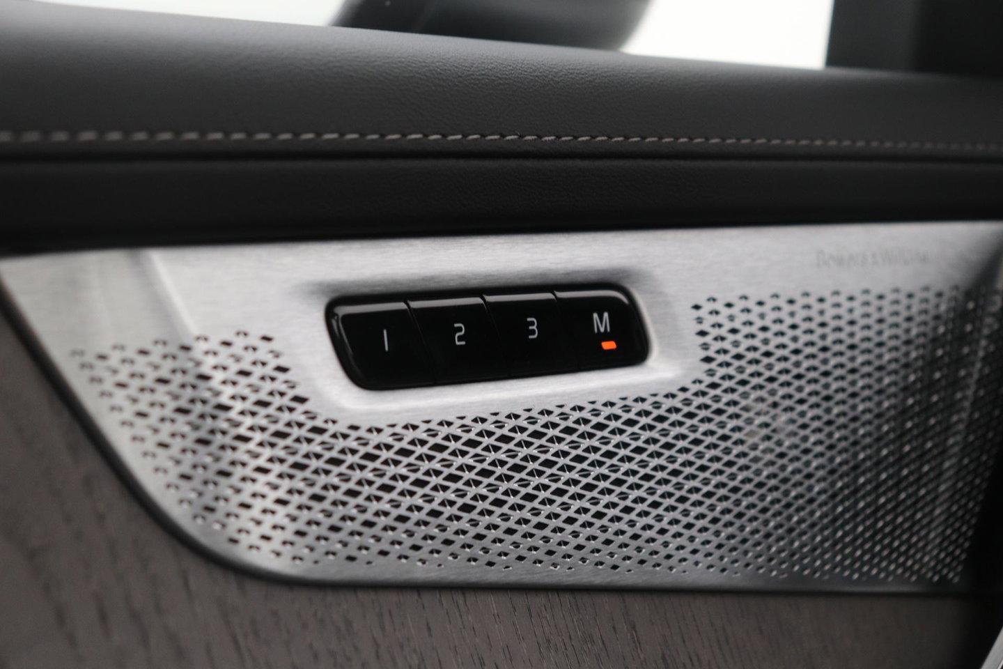 Volvo XC90 T8 Plug-in hybrid Ultra Dark | Luchtvering | Bowers&Wilkins | Trekhaak | Massage+Ventilatie | Head-Up
