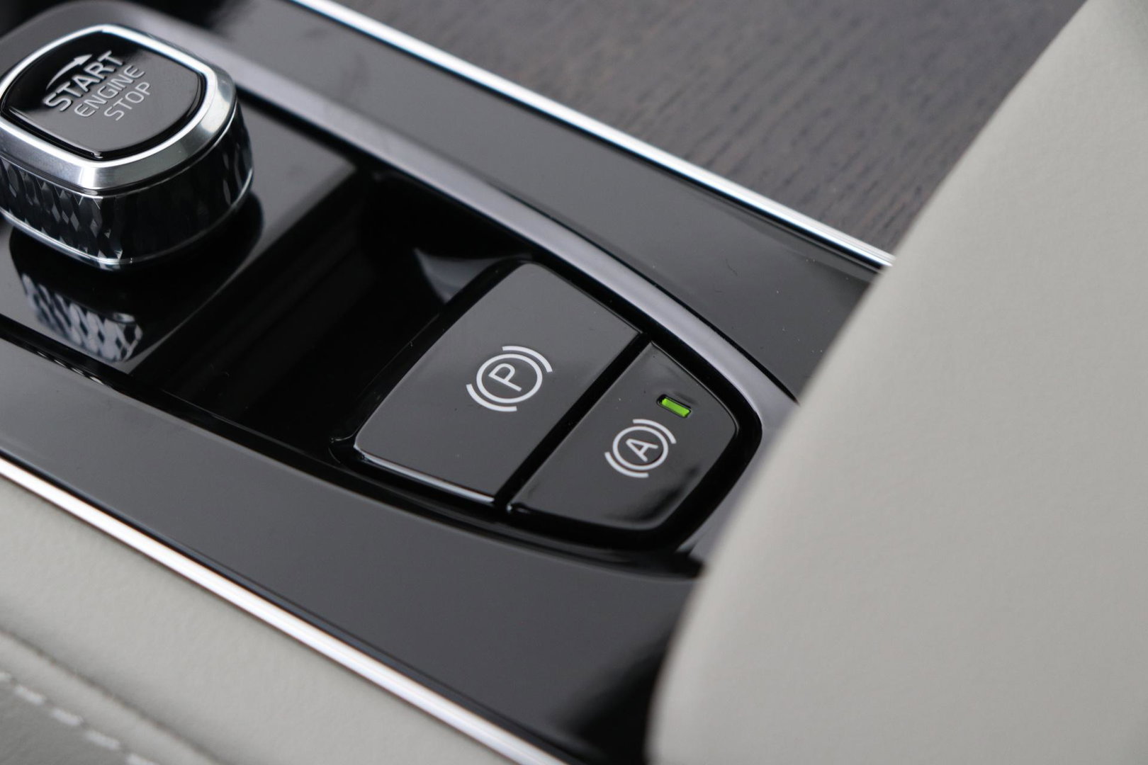 Volvo XC90 T8 Plug-in hybrid Ultra Dark | Luchtvering | Bowers&Wilkins | Trekhaak | Massage+Ventilatie | Head-Up