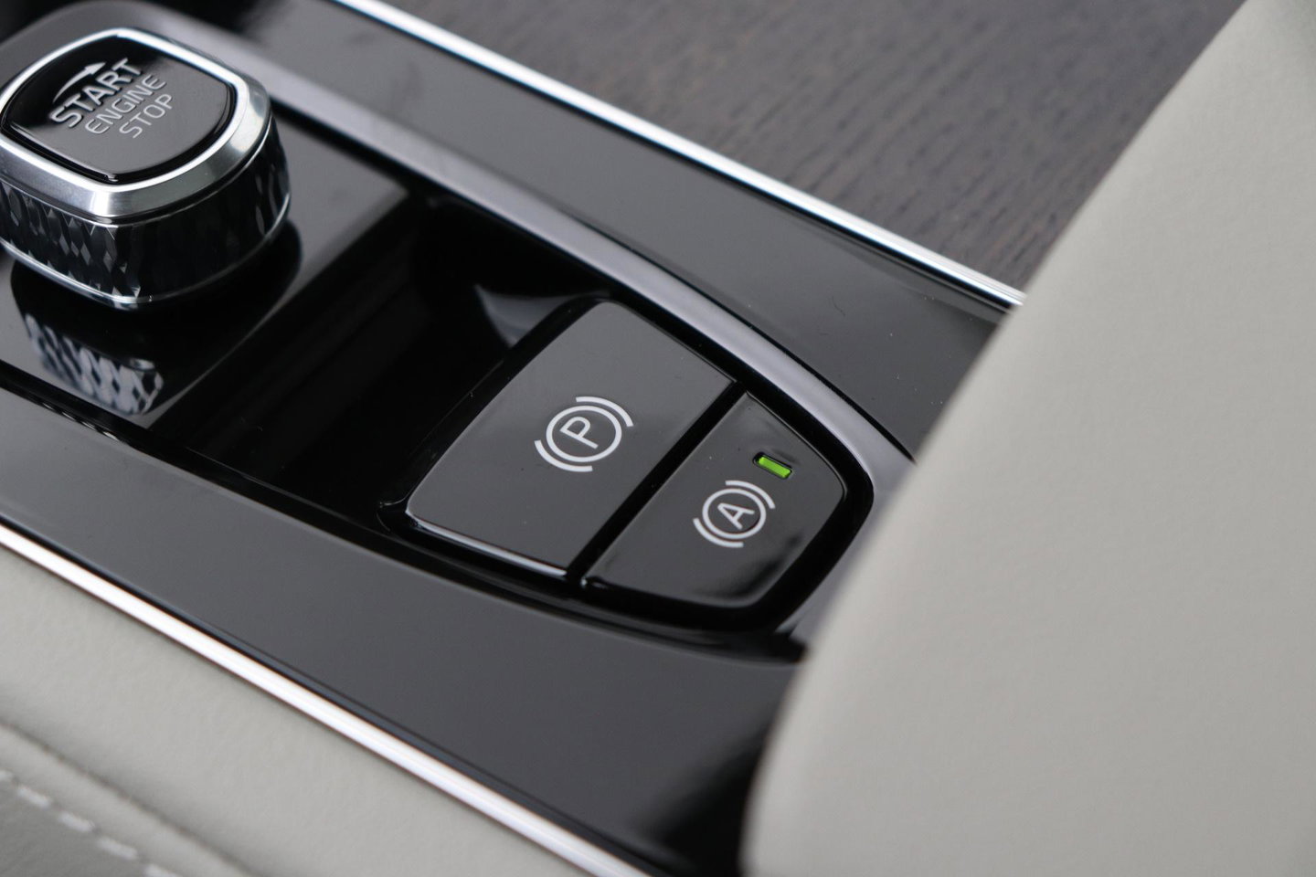 Volvo XC90 T8 Plug-in hybrid Ultra Dark | Luchtvering | Bowers&Wilkins | Trekhaak | Massage+Ventilatie | Head-Up