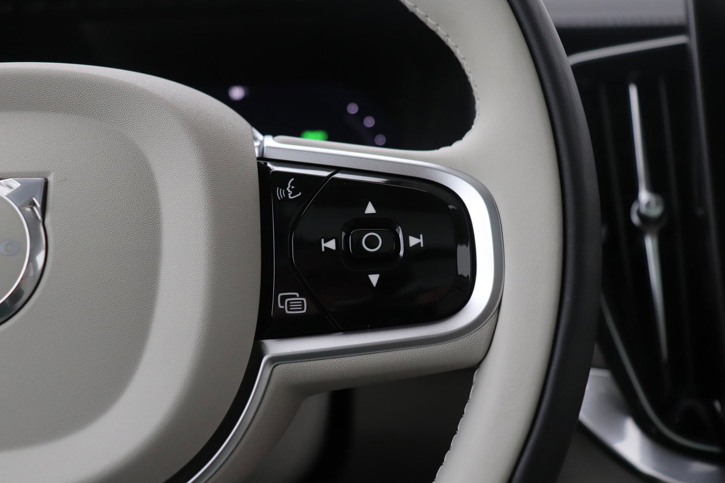 Volvo XC90 T8 Plug-in hybrid Ultra Dark | Luchtvering | Bowers&Wilkins | Trekhaak | Massage+Ventilatie | Head-Up
