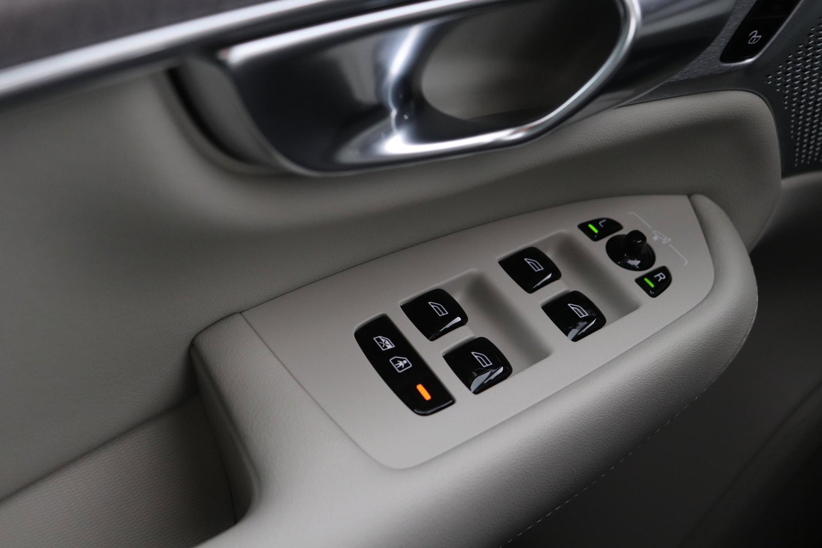 Volvo XC90 T8 Plug-in hybrid Ultra Dark | Luchtvering | Bowers&Wilkins | Trekhaak | Massage+Ventilatie | Head-Up