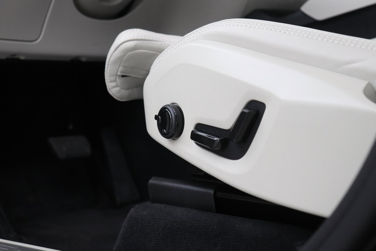 Volvo XC90 T8 Plug-in hybrid Ultra Dark | Luchtvering | Bowers&Wilkins | Trekhaak | Massage+Ventilatie | Head-Up