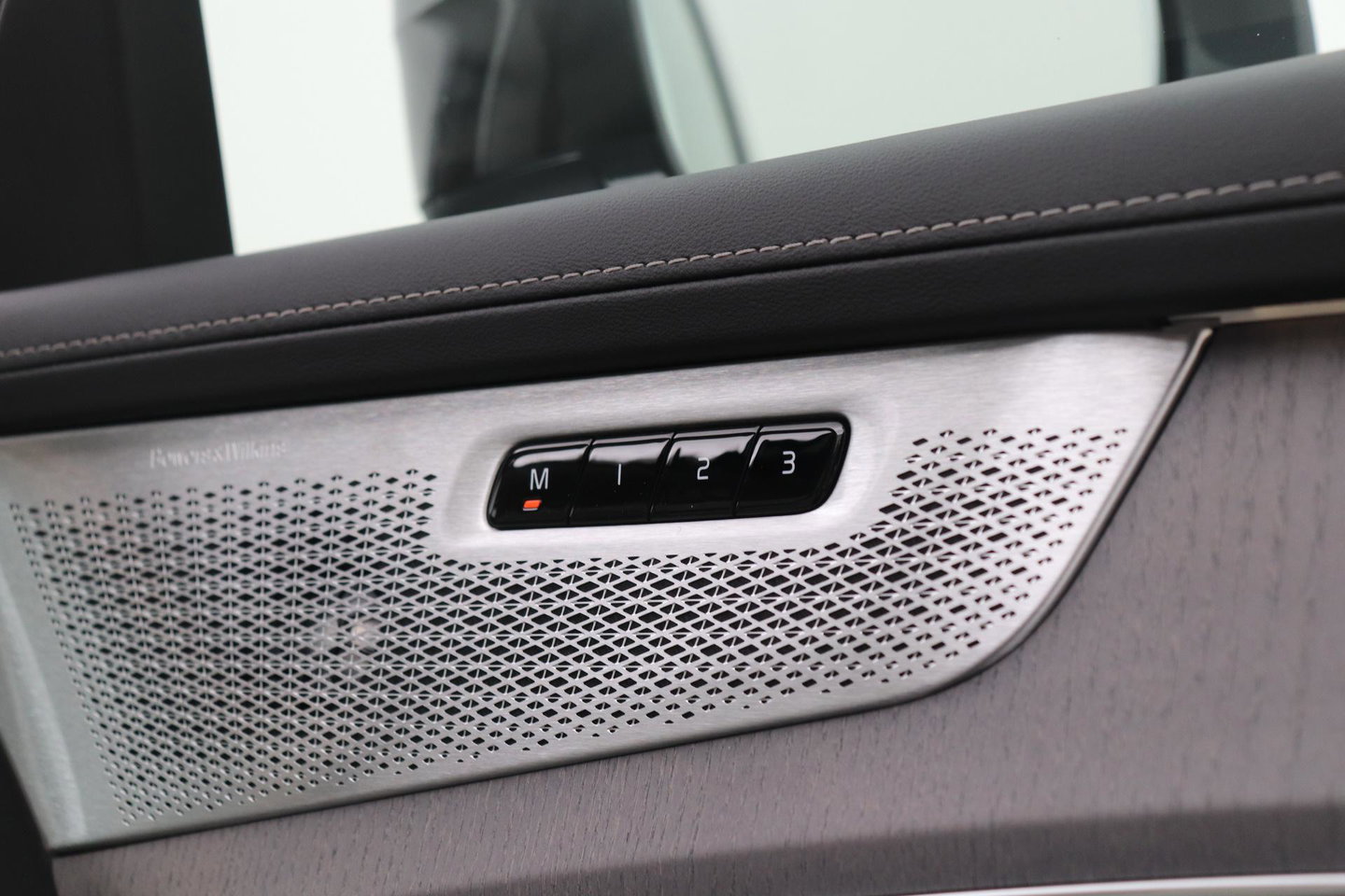 Volvo XC90 T8 Plug-in hybrid Ultra Dark | Luchtvering | Bowers&Wilkins | Trekhaak | Massage+Ventilatie | Head-Up