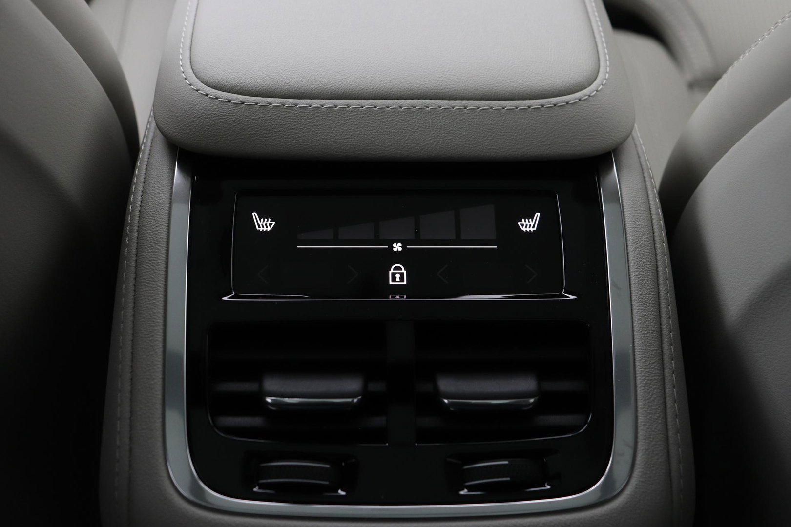 Volvo XC90 T8 Plug-in hybrid Ultra Dark | Luchtvering | Bowers&Wilkins | Trekhaak | Massage+Ventilatie | Head-Up