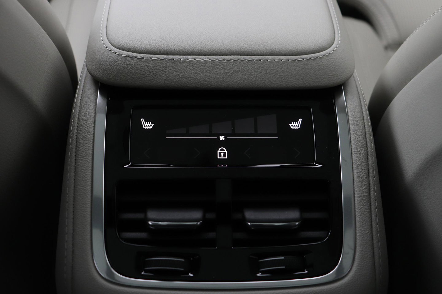 Volvo XC90 T8 Plug-in hybrid Ultra Dark | Luchtvering | Bowers&Wilkins | Trekhaak | Massage+Ventilatie | Head-Up
