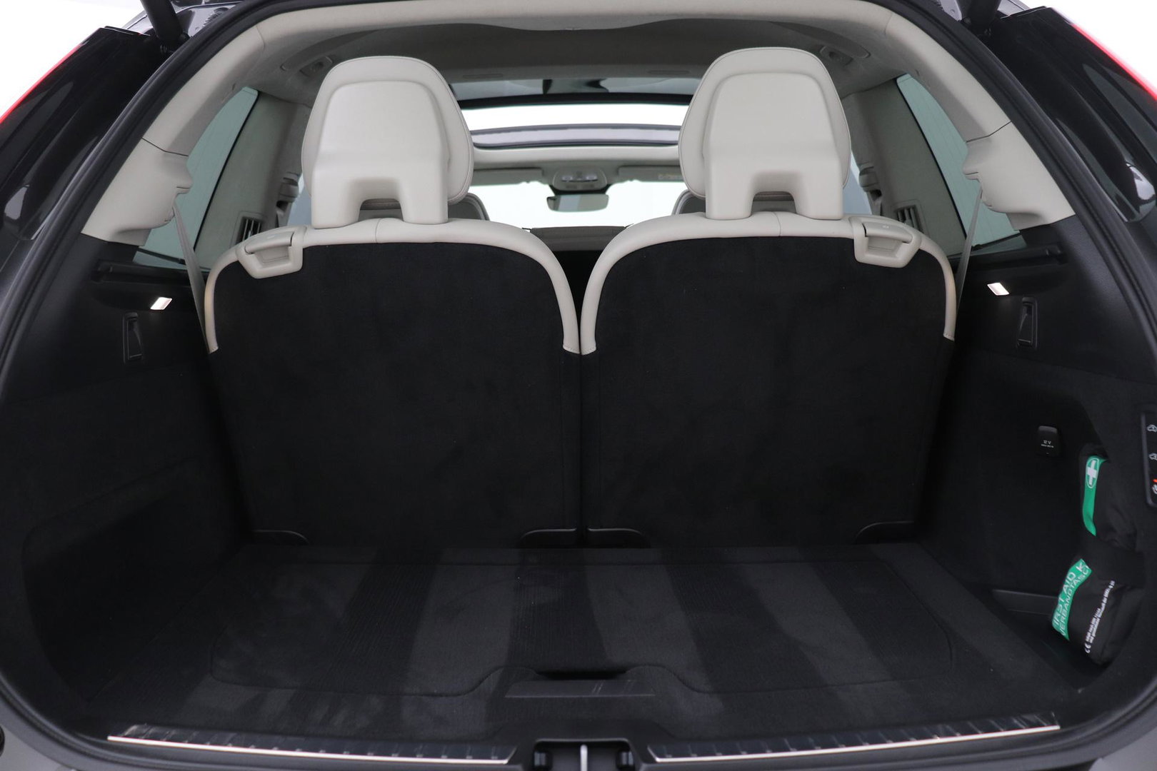 Volvo XC90 T8 Plug-in hybrid Ultra Dark | Luchtvering | Bowers&Wilkins | Trekhaak | Massage+Ventilatie | Head-Up