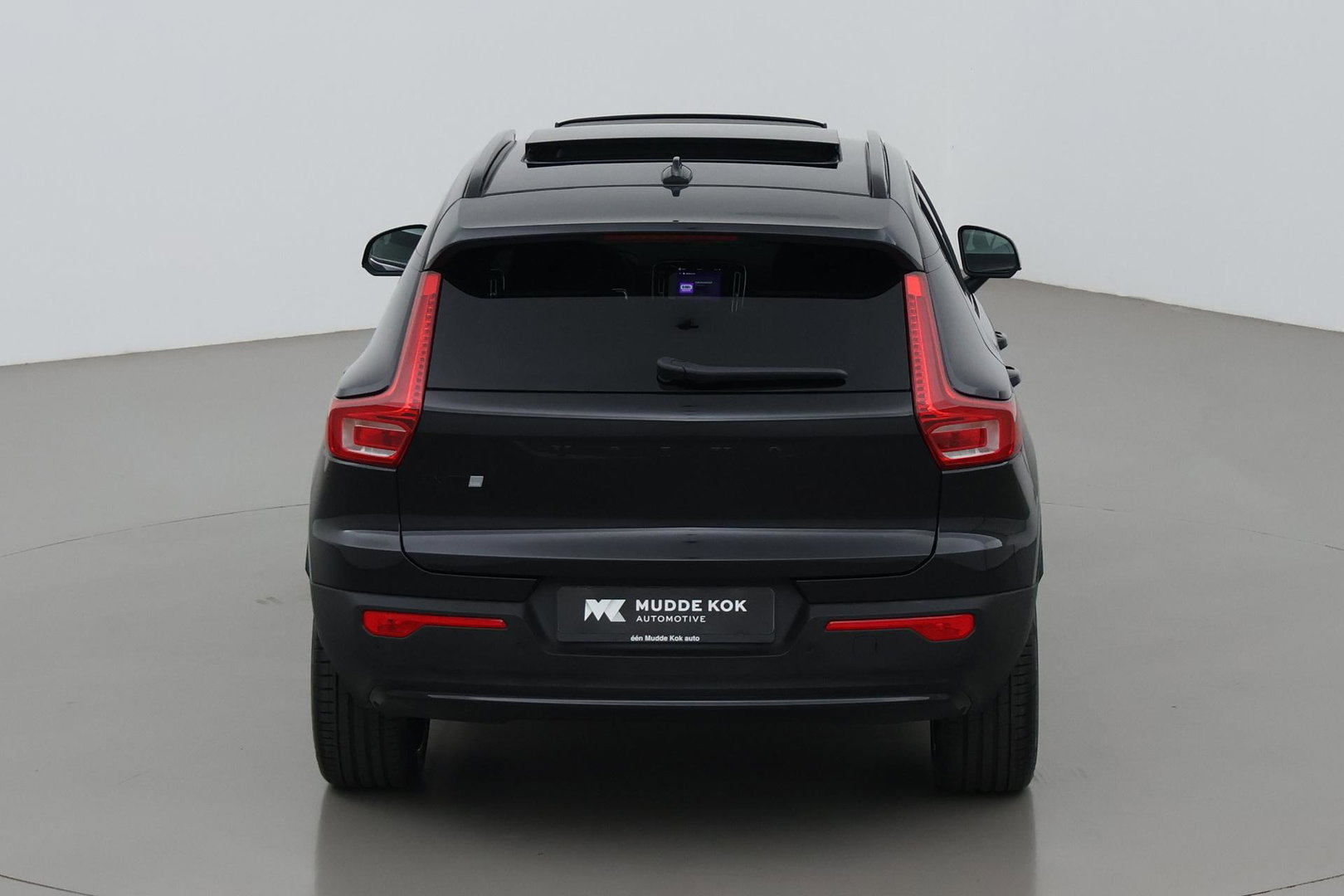 Volvo EX40 Single Motor Extended Range Plus Black Ed. 82 kWh | ACC | Panoramadak | 360° Camera | Harman/Kardon | BLIS | 20 Inch