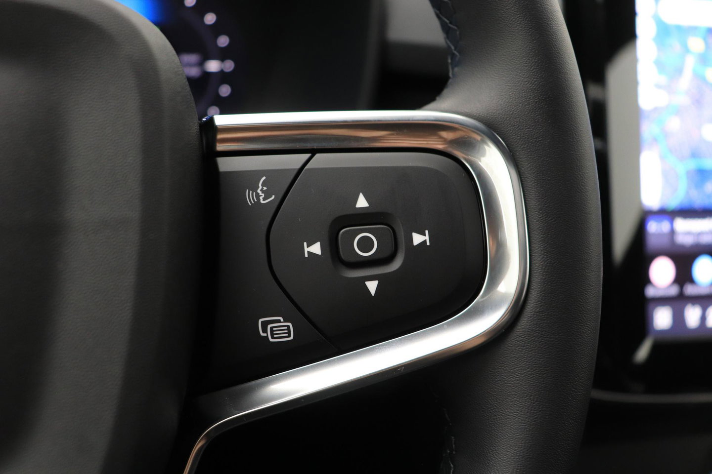 Volvo EX40 Single Motor Extended Range Plus Black Ed. 82 kWh | ACC | Panoramadak | 360° Camera | Harman/Kardon | BLIS | 20 Inch