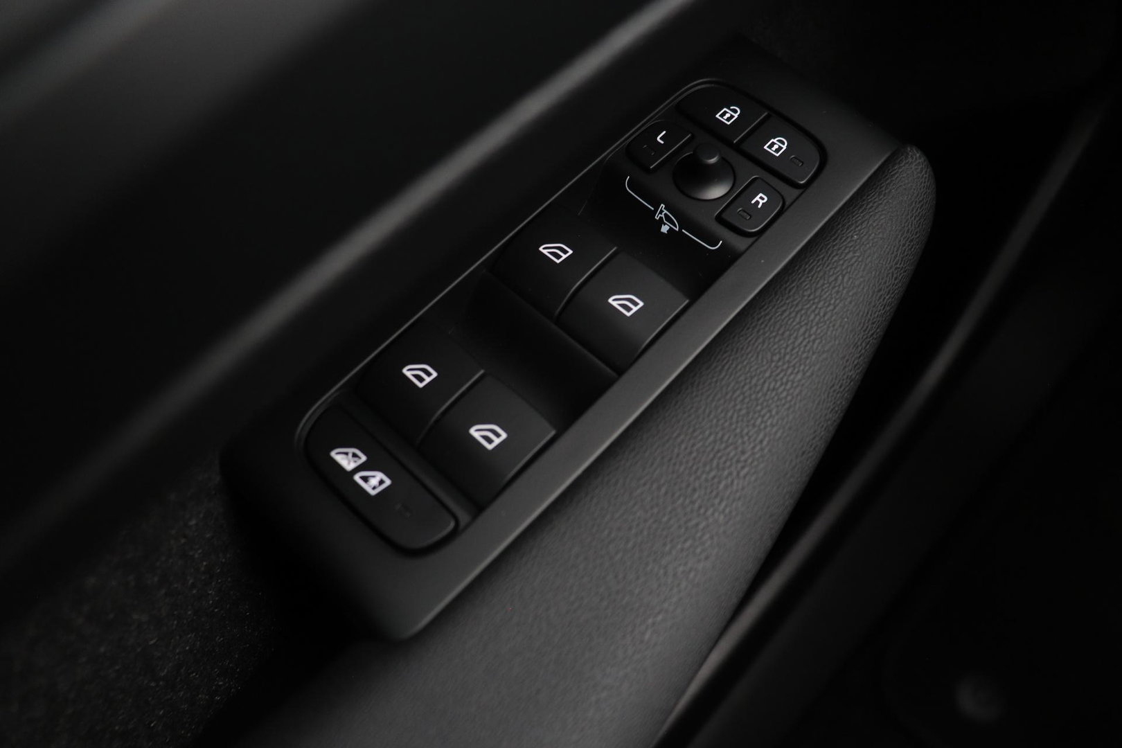 Volvo EX40 Single Motor Extended Range Plus Black Ed. 82 kWh | ACC | Panoramadak | 360° Camera | Harman/Kardon | BLIS | 20 Inch