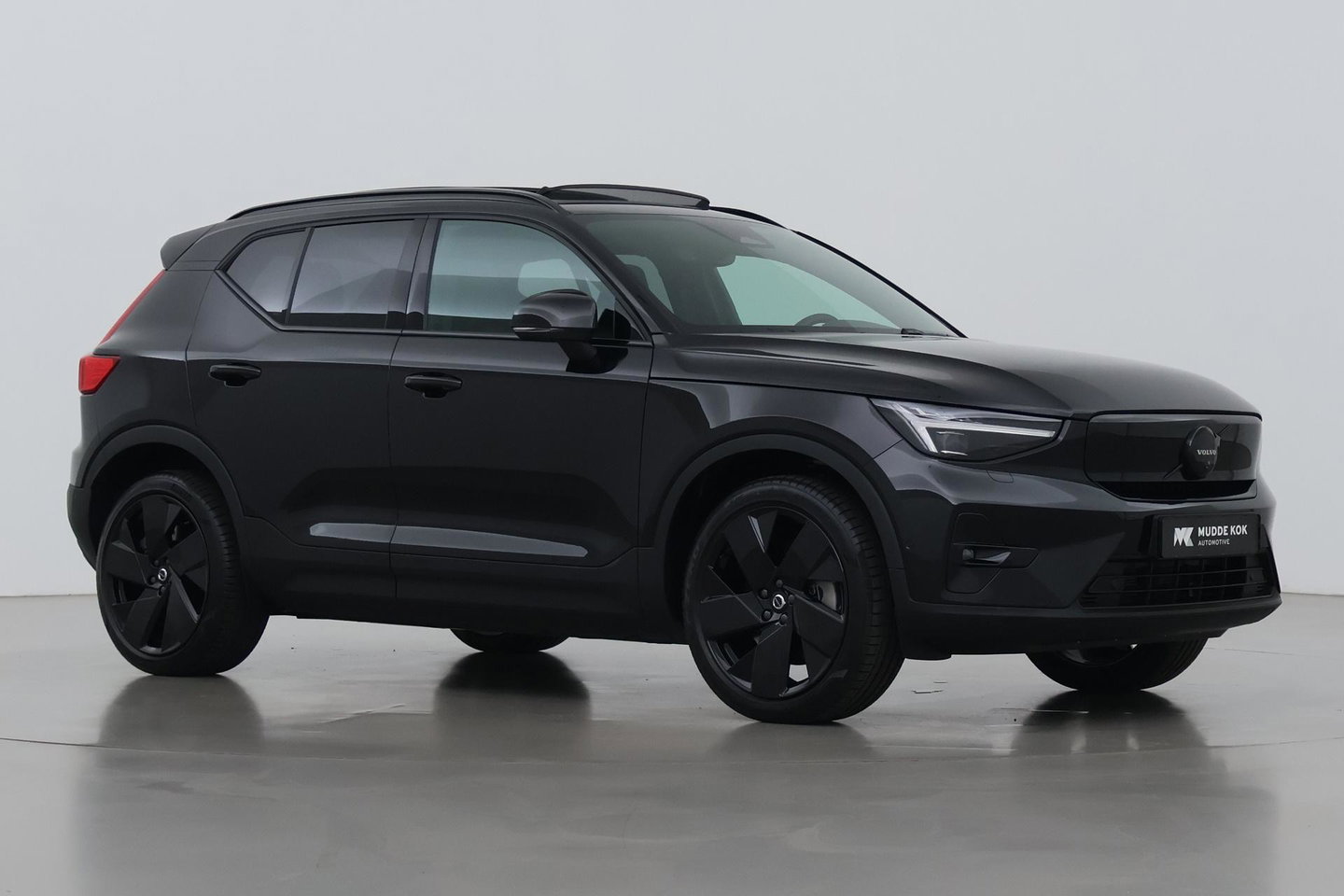 Volvo EX40 Single Motor Extended Range Plus Black Ed. 82 kWh | ACC | Panoramadak | 360° Camera | Harman/Kardon | BLIS | 20 Inch