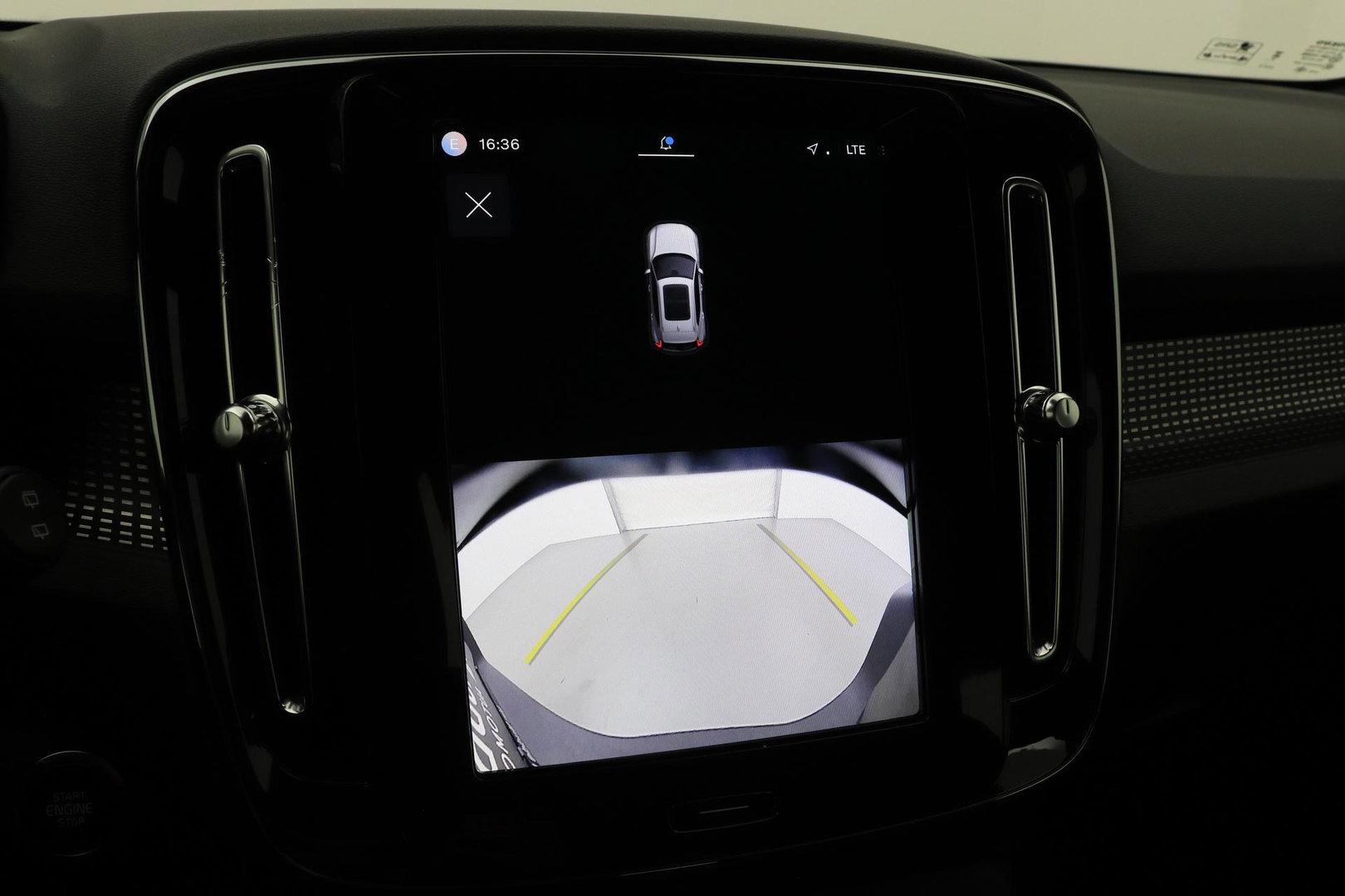 Volvo XC40 2.0 B3 Plus Dark | Camera | Harman/Kardon | Stoel+Stuurverwarming | Memory | Keyless