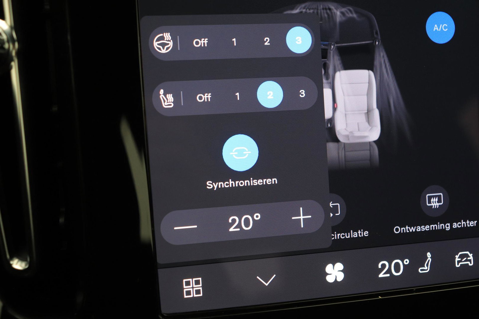 Volvo XC40 2.0 B3 Plus Dark | Camera | Harman/Kardon | Stoel+Stuurverwarming | Memory | Keyless