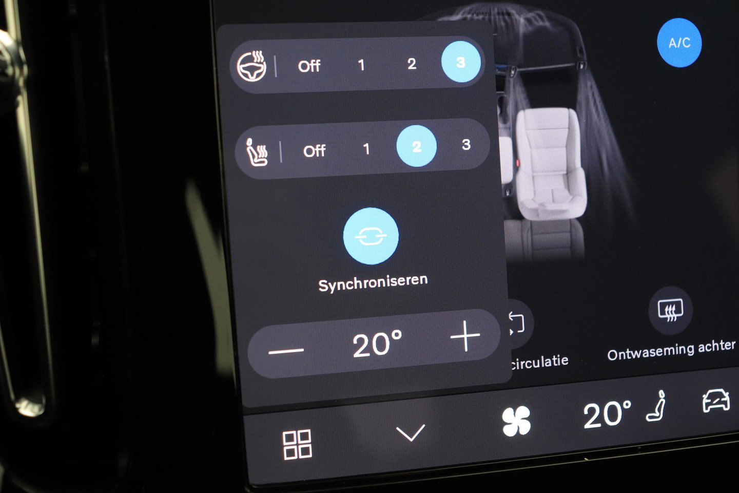 Volvo XC40 2.0 B3 Plus Dark | Camera | Harman/Kardon | Stoel+Stuurverwarming | Memory | Keyless