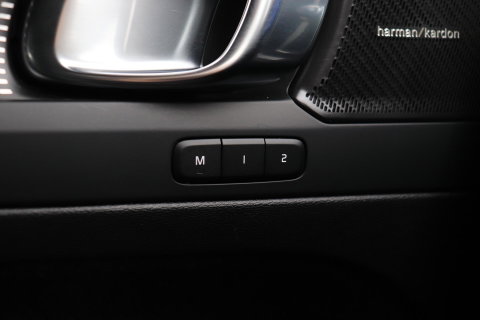 Volvo XC40 2.0 B3 Plus Dark | Camera | Harman/Kardon | Stoel+Stuurverwarming | Memory | Keyless