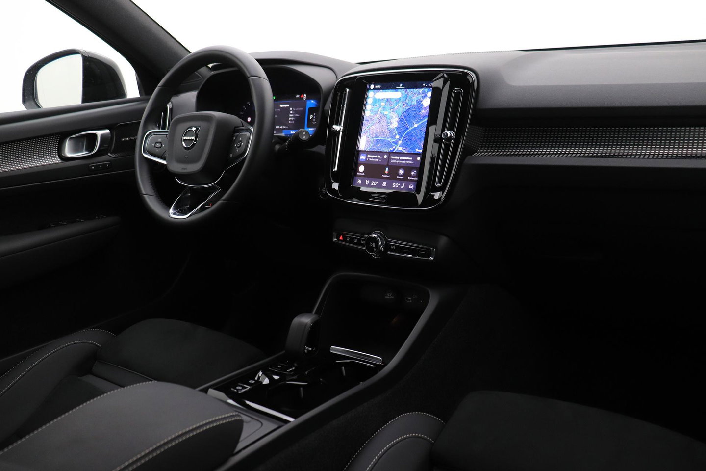 Volvo XC40 2.0 B3 Plus Dark | Camera | Harman/Kardon | Stoel+Stuurverwarming | Memory | Keyless