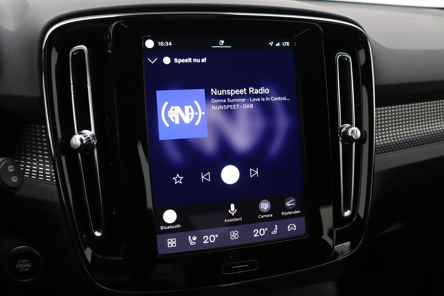 Volvo XC40 2.0 B3 Plus Dark | Camera | Harman/Kardon | Stoel+Stuurverwarming | Memory | Keyless