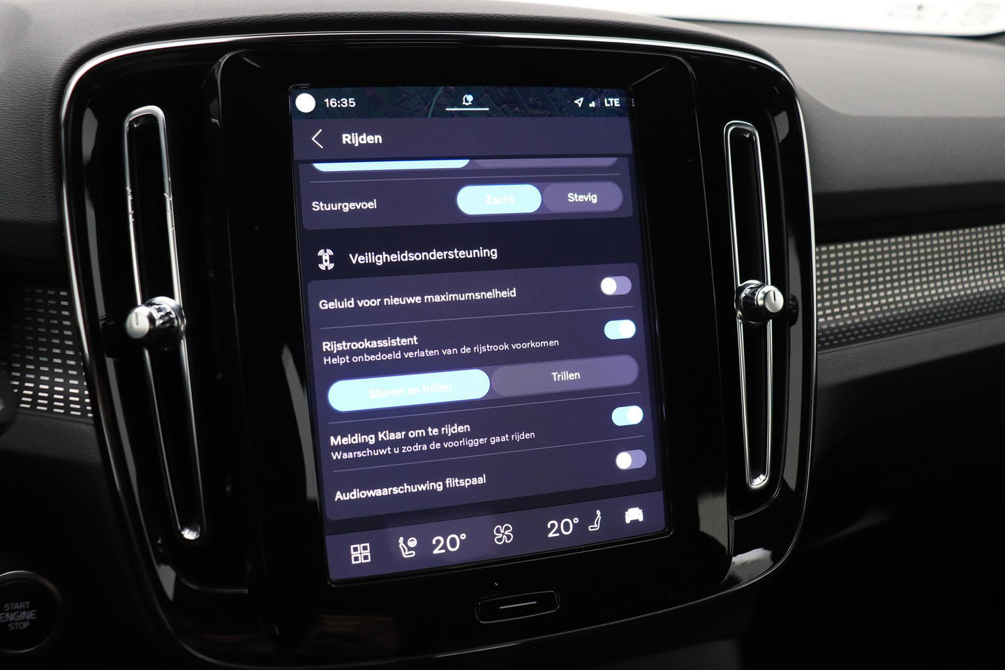 Volvo XC40 2.0 B3 Plus Dark | Camera | Harman/Kardon | Stoel+Stuurverwarming | Memory | Keyless