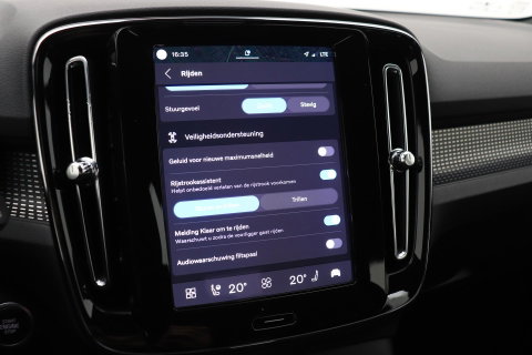 Volvo XC40 2.0 B3 Plus Dark | Camera | Harman/Kardon | Stoel+Stuurverwarming | Memory | Keyless