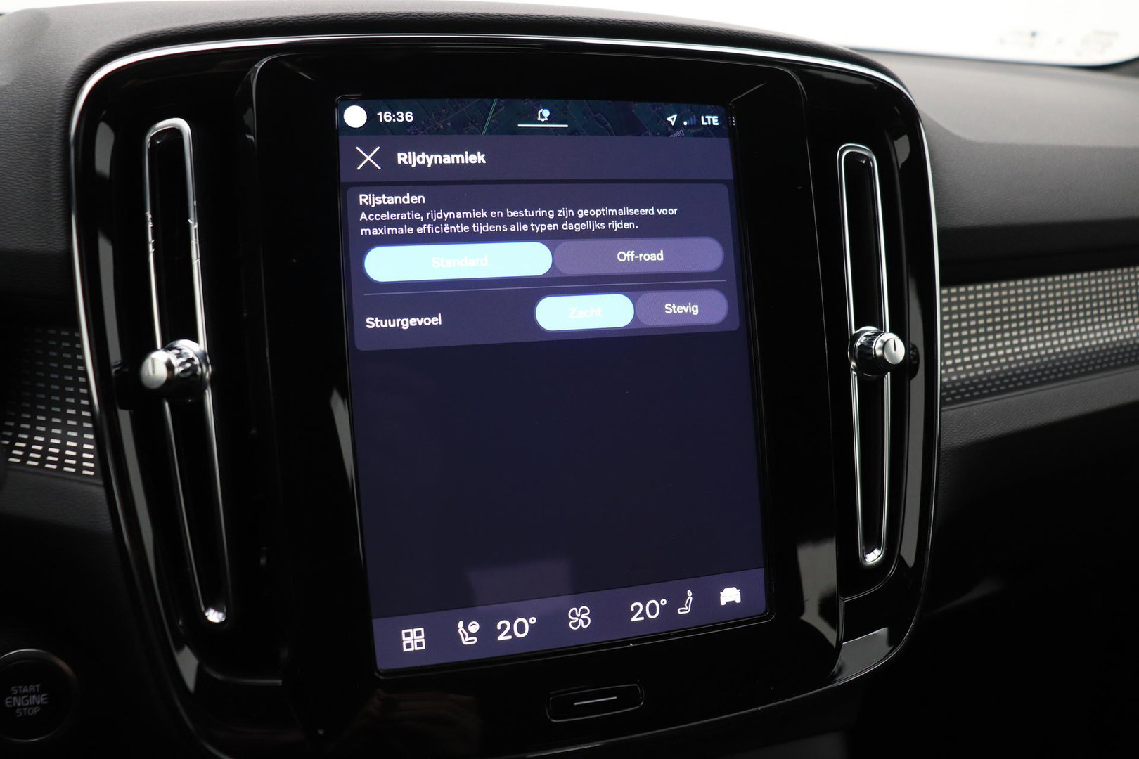 Volvo XC40 2.0 B3 Plus Dark | Camera | Harman/Kardon | Stoel+Stuurverwarming | Memory | Keyless