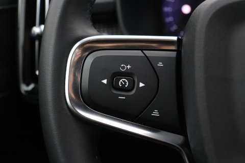 Volvo XC40 2.0 B3 Plus Dark | Camera | Harman/Kardon | Stoel+Stuurverwarming | Memory | Keyless
