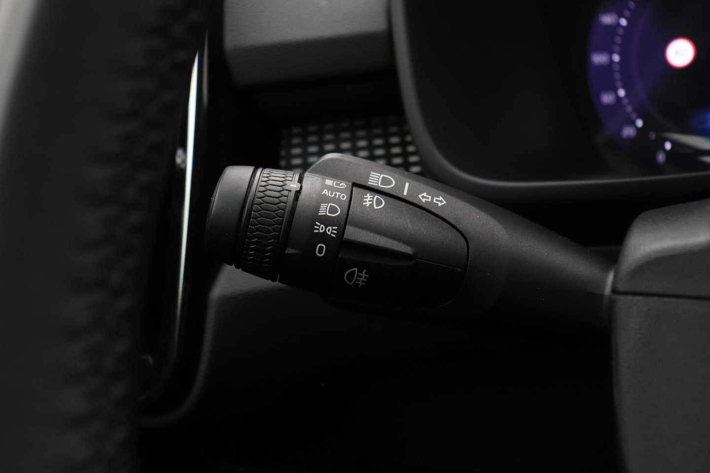 Volvo XC40 2.0 B3 Plus Dark | Camera | Harman/Kardon | Stoel+Stuurverwarming | Memory | Keyless
