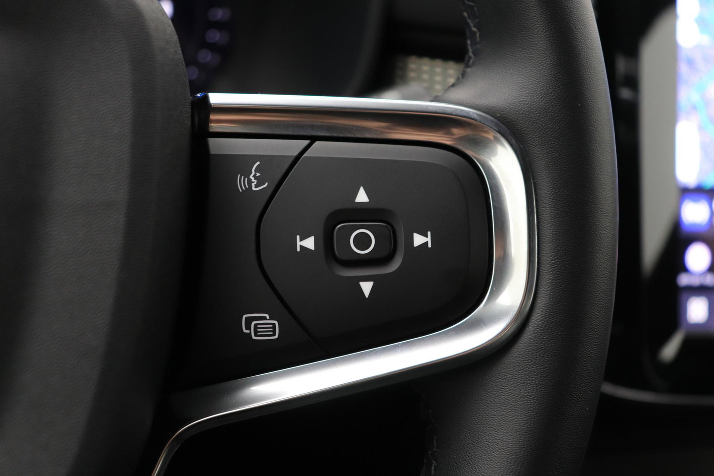 Volvo XC40 2.0 B3 Plus Dark | Camera | Harman/Kardon | Stoel+Stuurverwarming | Memory | Keyless
