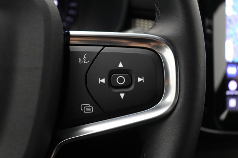 Volvo XC40 2.0 B3 Plus Dark | Camera | Harman/Kardon | Stoel+Stuurverwarming | Memory | Keyless