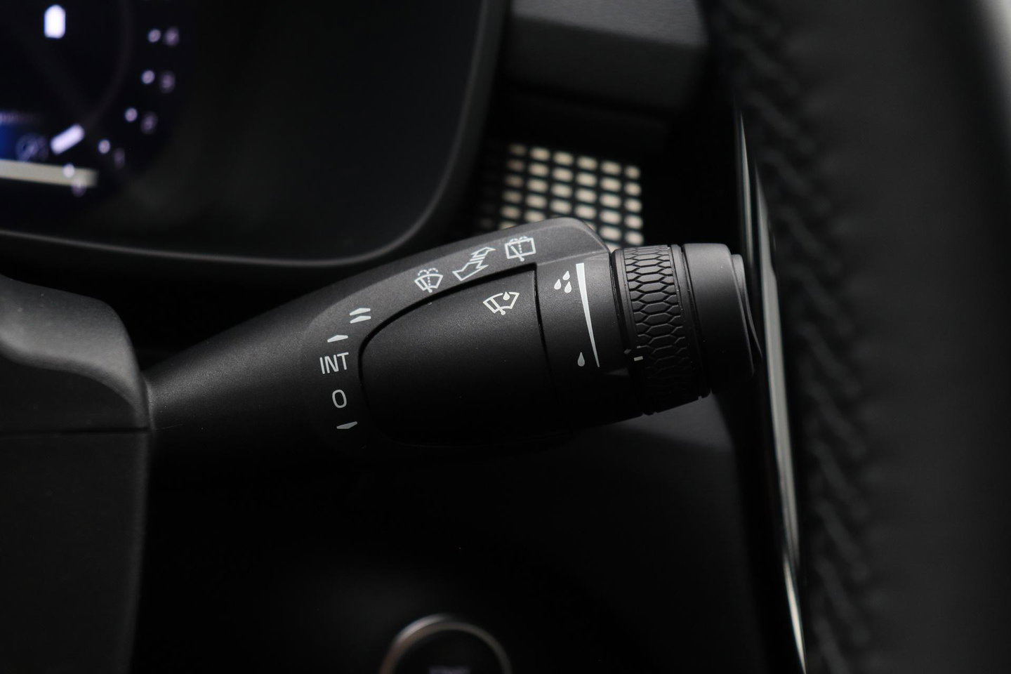 Volvo XC40 2.0 B3 Plus Dark | Camera | Harman/Kardon | Stoel+Stuurverwarming | Memory | Keyless