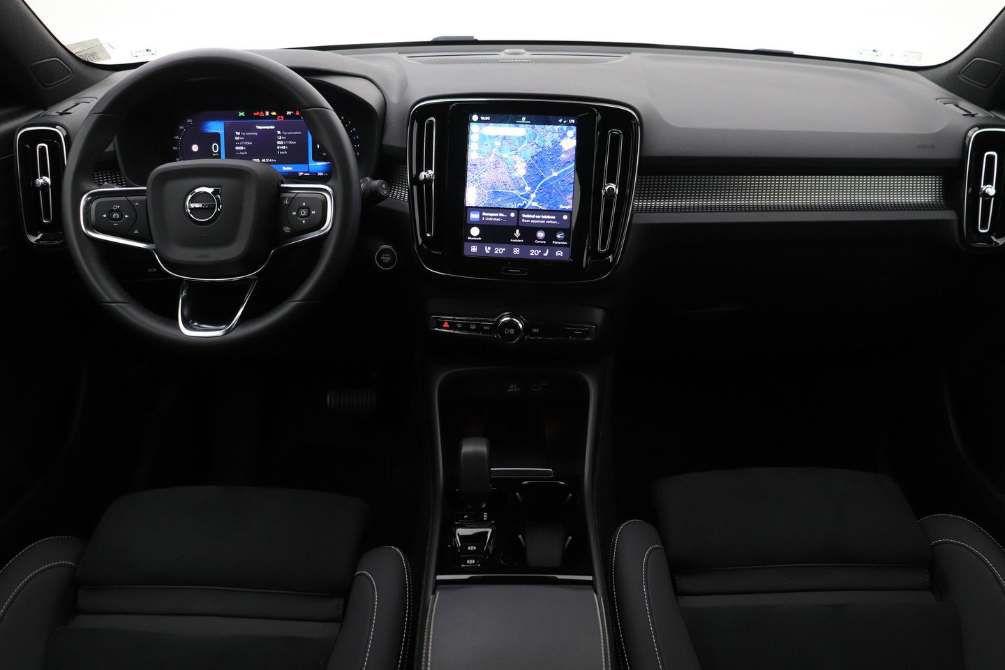 Volvo XC40 2.0 B3 Plus Dark | Camera | Harman/Kardon | Stoel+Stuurverwarming | Memory | Keyless